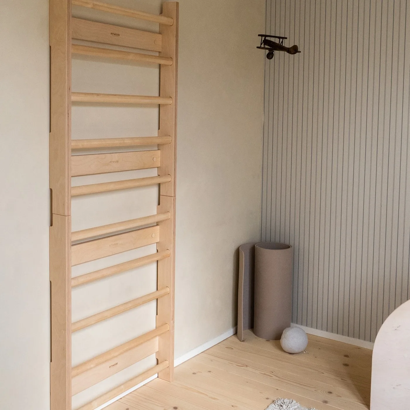 Compact wall bars